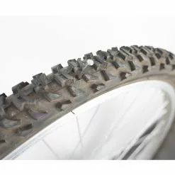 Add One Chambre à Air Increvable 26 Pouces Valve Schrader -Hiplok Soldes Boutique chambre air auto reparante add one 2