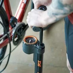 Pompe à Pied Vélo 12 Bar - Airmotion 12.0 SKS -Hiplok Soldes Boutique pompe a pied airmotion galerie 03