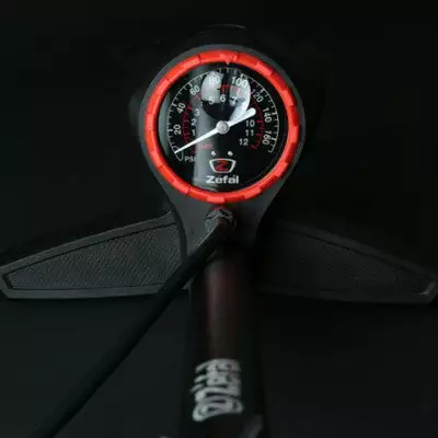 Pompe Vélo à Pied Manche En Bois Vintage Profil Max FP60 Zefal 5 Pompe Vélo à Pied Manche En Bois Vintage Profil Max FP60 Zefal – Image 4